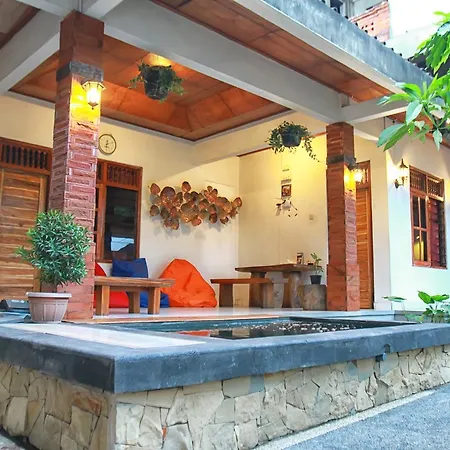 Halaman Depan Hostel