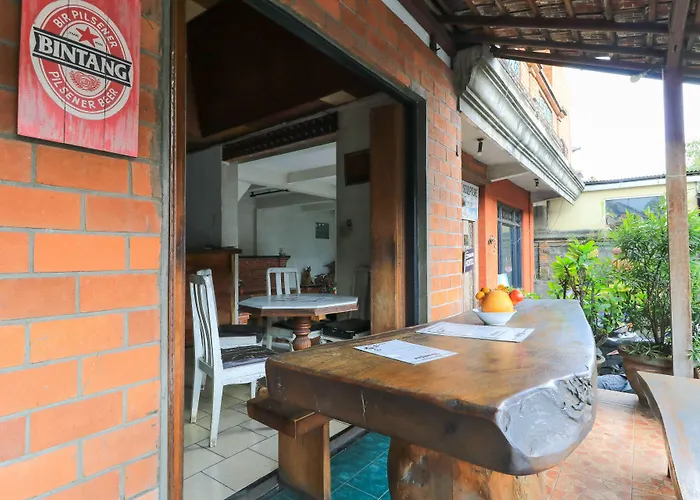 Halaman Depan Hostel