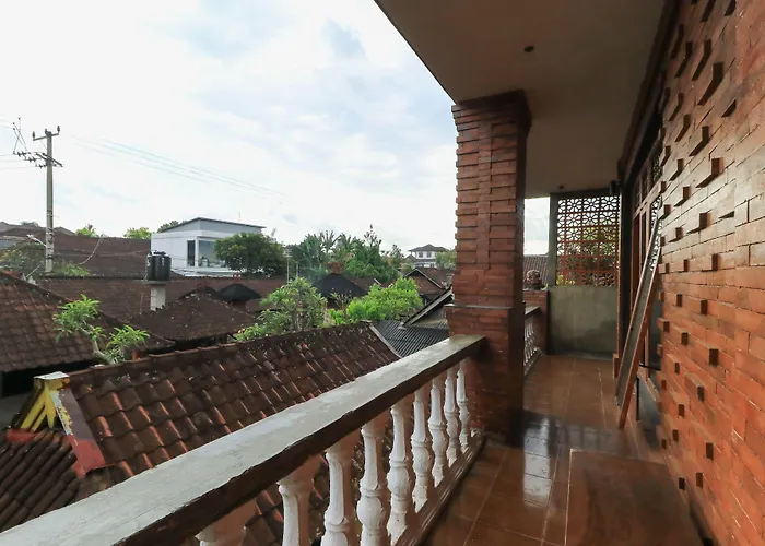 Halaman Depan Hostel