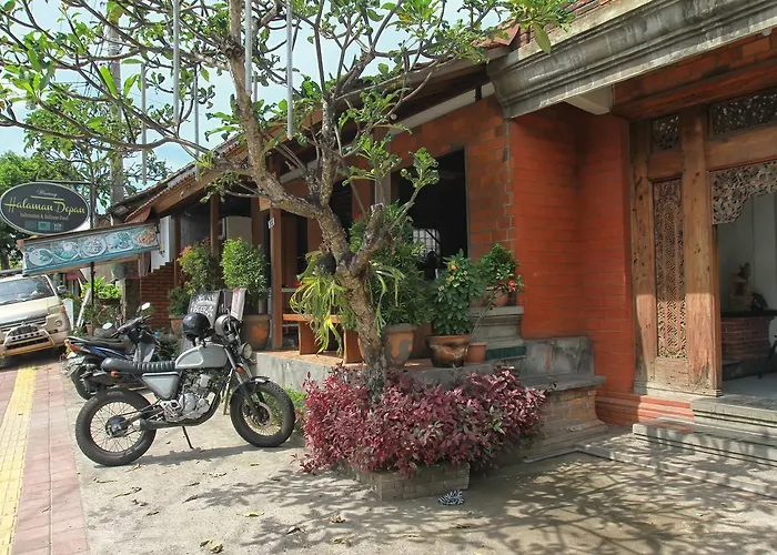 Hostel Halaman Depan